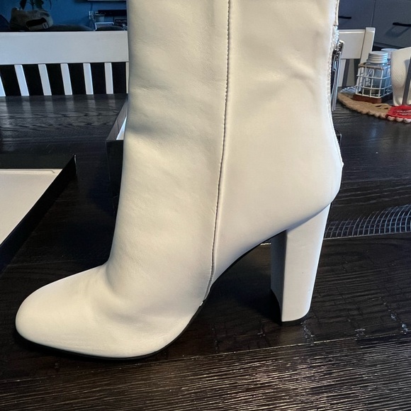 Novo white zippered boots - Picture 4 of 11